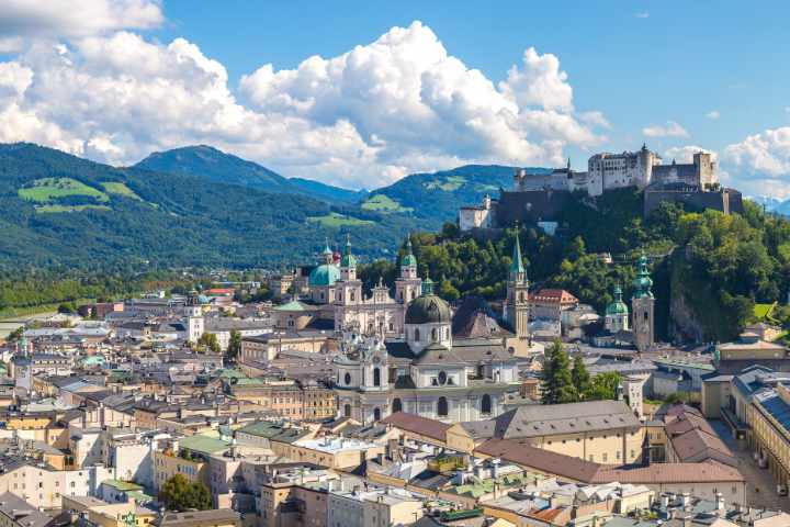 Panorama der Salzburger Altstadt und Festung Hohensalzburg